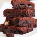 Brownie de chocolate con caramelos