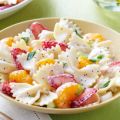 Ensalada de pasta con fresas y mandarinas