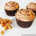 Cupcakes de chocolate y cacahuetes con miel