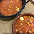 GARBANZOS CON TOMATE, HUEVO Y LONGANIZA