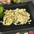 Salteado de pasta con setas y brócoli