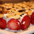 Tarta de fresa con nata, mascarpone y almendras