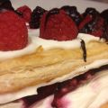 Hojaldre de frutos rojos con crema de queso