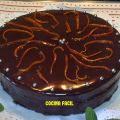 Bizcocho de naranja cubierto de chocolate