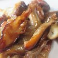 Revuelto de cerdo con setas y soja