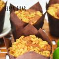 Crumb muffins de lima, piña y romero