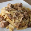 TALLARINES CON BUTIFARRA Y SALSA DE CEPS