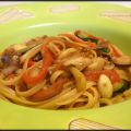 Tallarines con verduras y salsa de soja