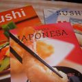 Sushi Makis de atún, palitos de cangrejo y[...]