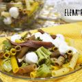 Ensalada de pasta y brócoli, con salsa de yogur
