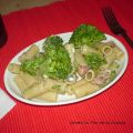 PASTA CON BRÉCOL, BACON Y QUESO