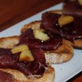 Tostas de cecina y manzana
