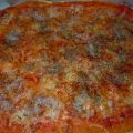 PIZZA DE 5 QUESOS CON BEICON Y CABRALES