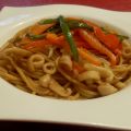 Wok de espaguetis con verduras, calamar, sepia[...]