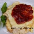 TOSTA DE POLLO CON QUESO GRATINADO Y MERMELADA[...]