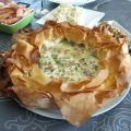 Timbal de pasta filo con queso, rúcula, jamón y[...]