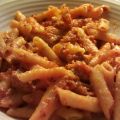 MACARRONES CON CHORIZO Y JAMÓN