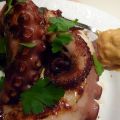 Pulpo a la plancha con salsa 