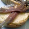 Anchoas sobre lecho de alioli