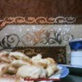 Rombos de queso y semillas de sésamo.