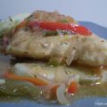 Lomos de merluza encebollados