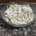 ENSALADA DE COL CON PEPINOS Y JAMÓN