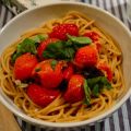 Espagueti con tomates asados