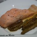 Salmón con espárragos en salsa