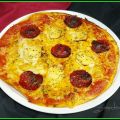 PIZZA DE PEPPERONI Y RULO DE CABRA