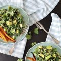 Ensalada de kale con aliño de aguacate