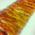 Trenza de bacon, cebolla caramelizada y queso