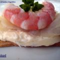 Tostas cremosas de bacalao y langostinos