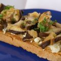 Tostas con Queso Rocafort,Shiitake y manzana[...]