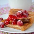 Torrijas al vapor con coulis de frambuesa