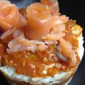 Timbal de arroz blanco con salsa picante y[...]