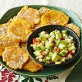 Tostones con salpicón de jícama y aguacate