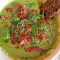 Crema verde de guisantes, menta y albahaca