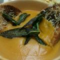 Sopa de calabaza, con pan tostado, parmesano y[...]