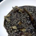 Arroz negro con sepia y alcachofa