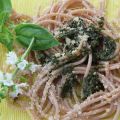 SPAGUETTI CON PESTO Y LEVADURA DE CERVEZA