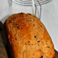 PAN CON TOMATES SECOS Y OLIVAS NEGRAS EN[...]