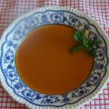 SOPA DE TOMATE CON HIERBABUENA