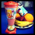 Batido de fresas, platano y naranjas