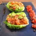 Ceviche y guacamole sobre hojas de lechuga