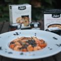 Spaghettis al nero di seppia con langostinos y[...]
