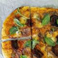 Pizza de sardinas en aceite, tomates secos y[...]