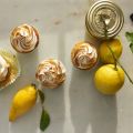 Cupcakes de limón y merengue rellenos de lemon[...]