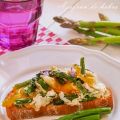 Tosta de espárragos y bacalao