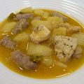 Patatas guisadas con salchichas caseras y[...]