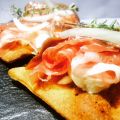 Tostas de burrata y jamón ibérico